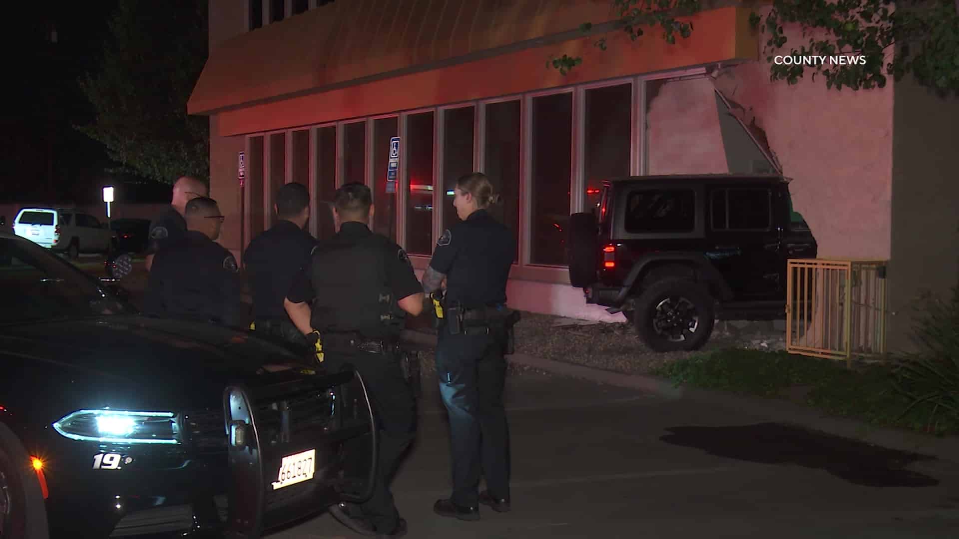 Tustin: One Injured After Jeep Smashes Into Building - CountyNews.TV